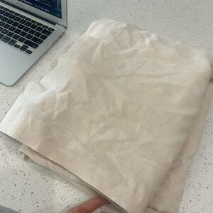 Crate & Barrel Natural 100 Linen Tablecloth 60x90